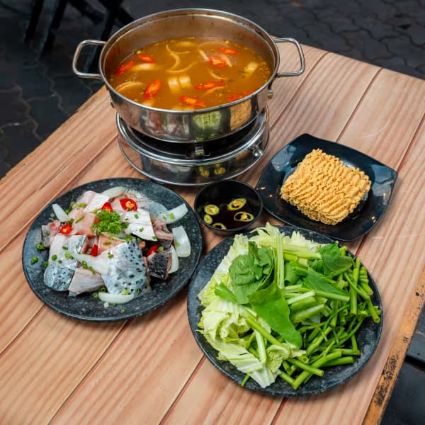 Lẩu Chua Ngọt Đầu Cá Hồi