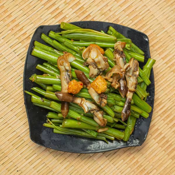 Ốc Móng Tay Xào Rau Muống
